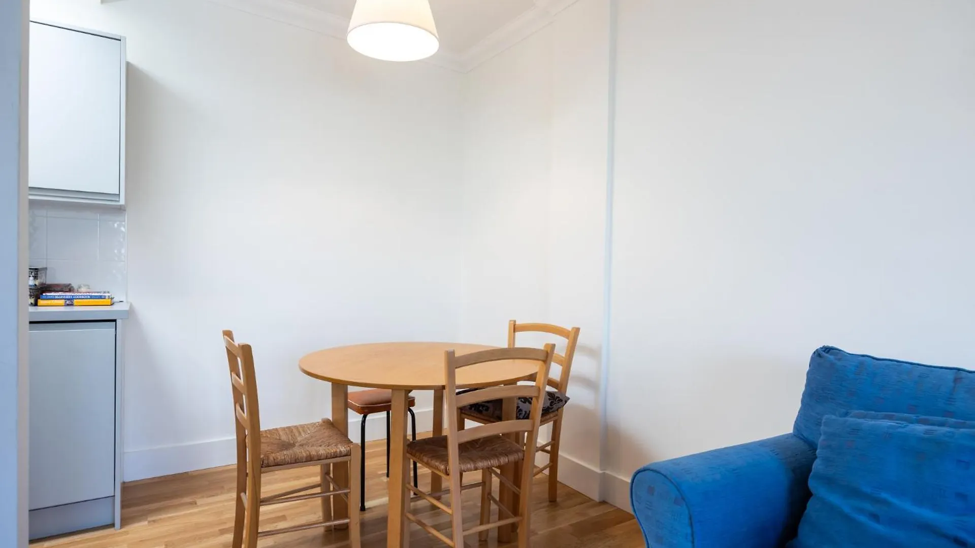 Flat W/ Balcony & Canal View - 4Min To Station Dublin 0*,  Ierland