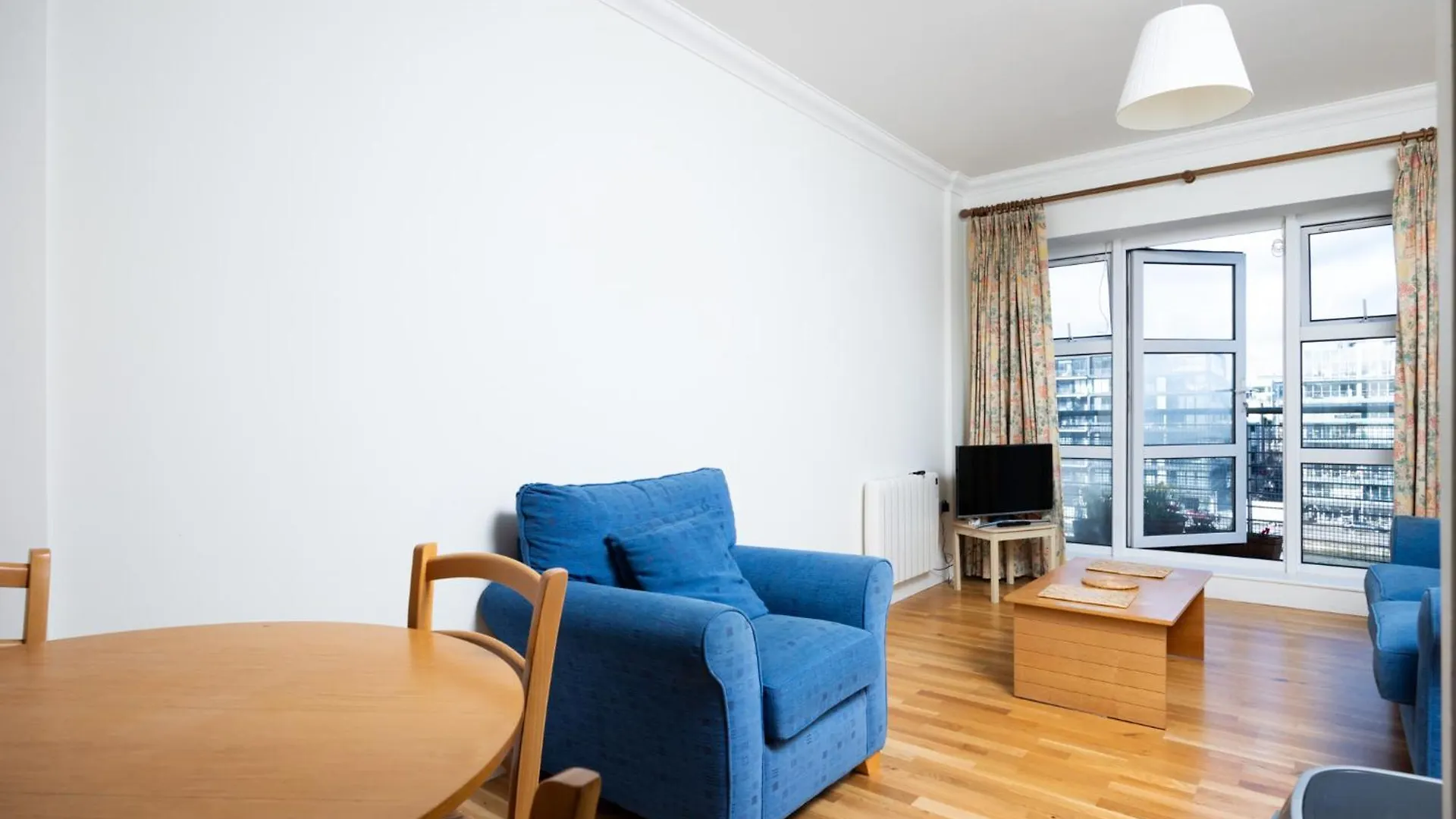 Flat W/ Balcony & Canal View - 4Min To Station Dublin Appartement